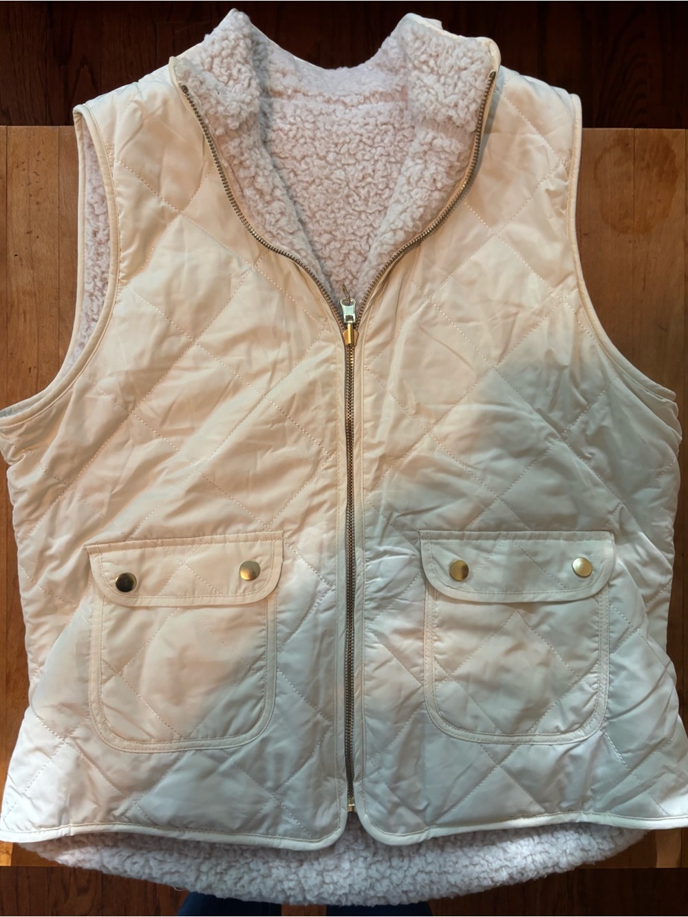 Women’s Reversible Sherpa Quilted Vest Cream Ivory Gold Snap Pockets
